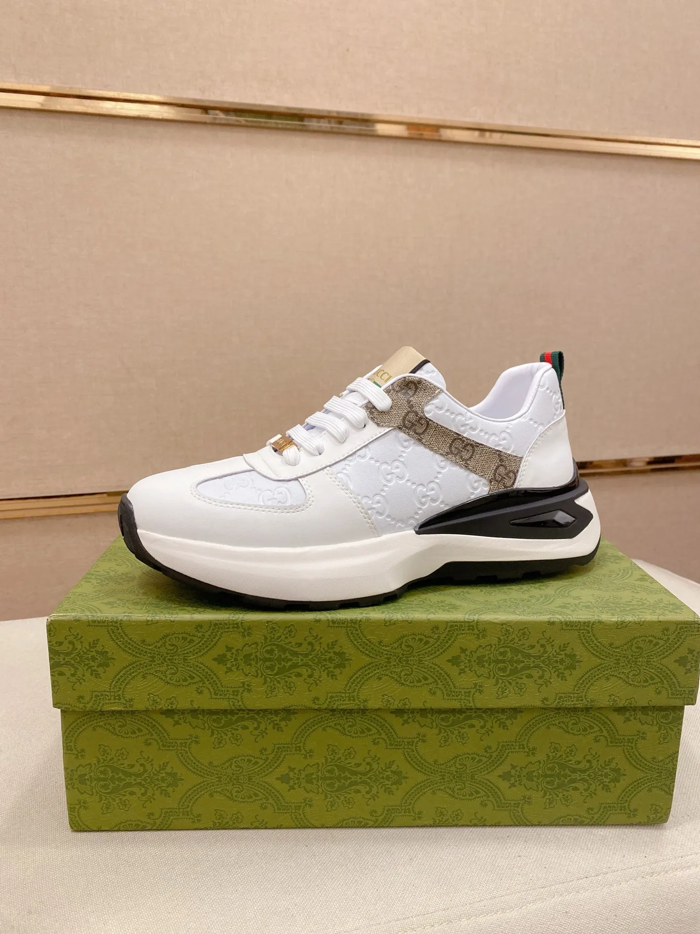 Factory price 442 men's shoes 💰New GUCCI (Gucci) counters are on the market at the same time, new men's shoes, 😘fabrics are selected imported cowhide, lining: sheepskin lining. 👍🏿 High-end ☄️ air-cushion molded anti-slip rubber outsole, exquisite lines, simple and elegant, comfortable and high-end for leisure travel. Code number: 38 to 44 (45 can be customized and cannot be returned or exchanged)